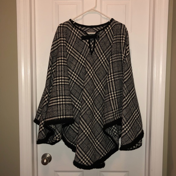 Jackets & Blazers - Vintage wool houndstooth poncho